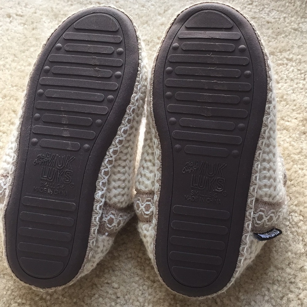 Super soft, sparkly Muk Luks house-slippers - Picture 4 of 4